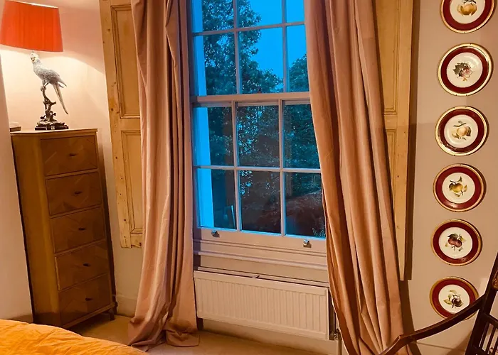 Beautiful London Victorian House, Sleeps 12