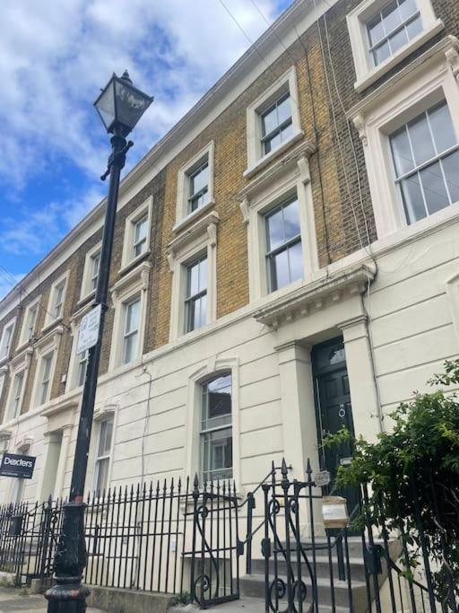 Beautiful Victorian House, Sleeps 12 * Londra